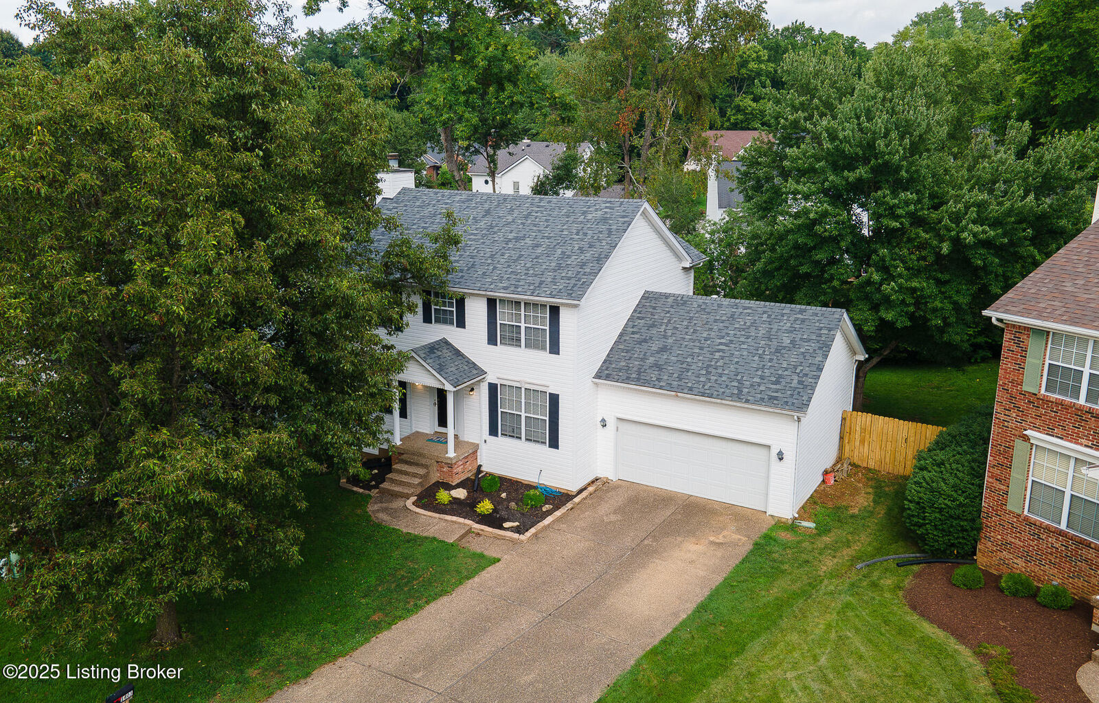 Property Photo:  1403 Cadence Ct  KY 40222 