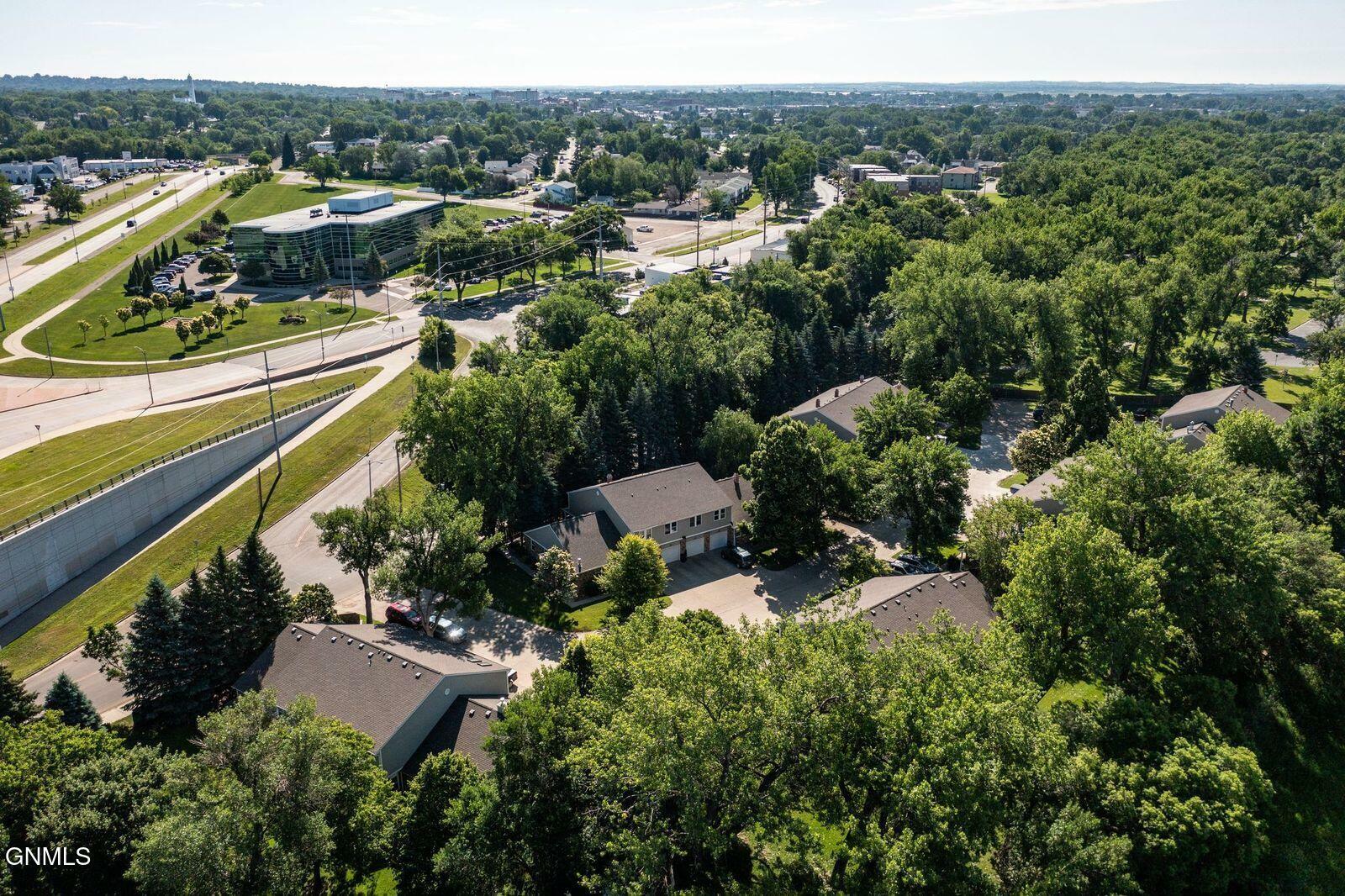 Property Photo:  120 Riverside Park Road  ND 58504 