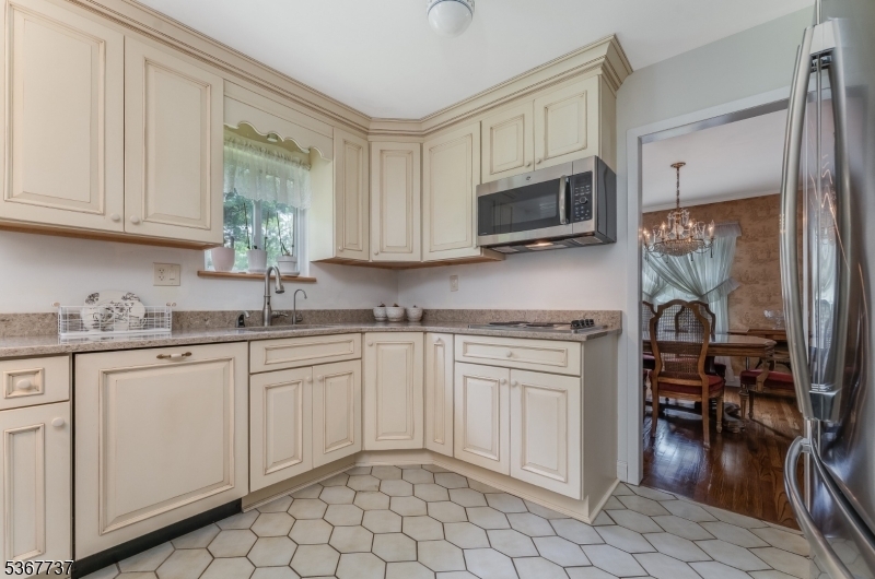 Property Photo:  4 Orchid Place  NJ 08833 