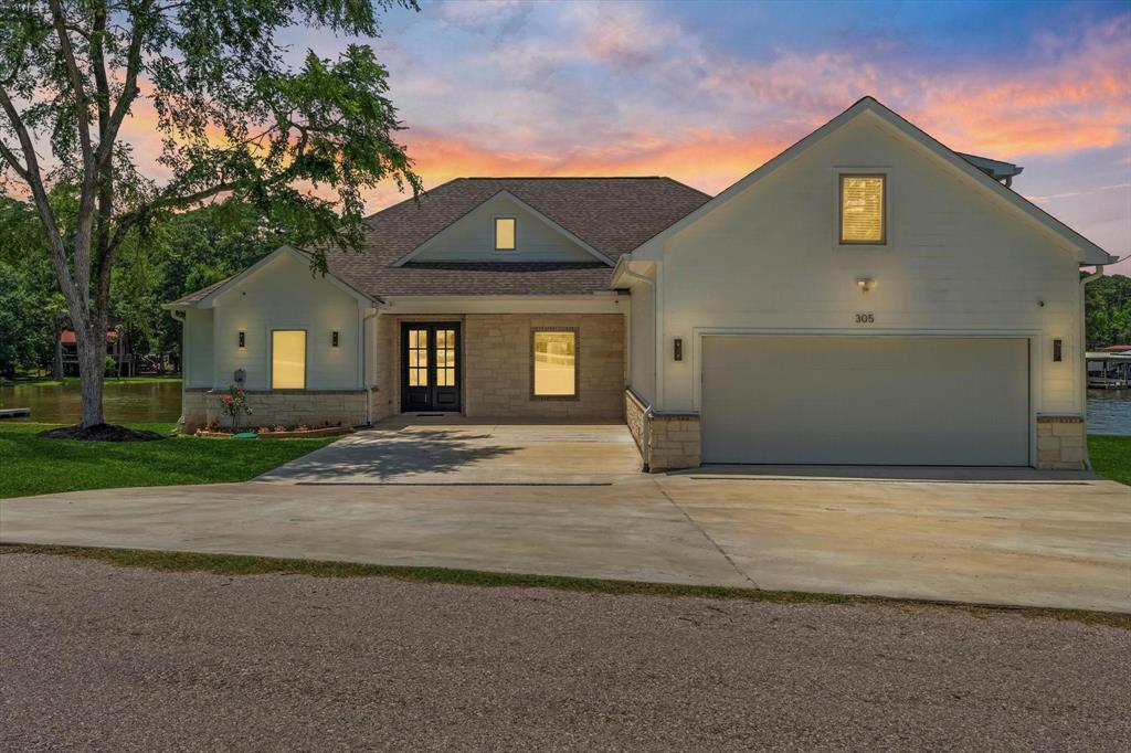 Property Photo:  305 Twin Magnolia  TX 77360 