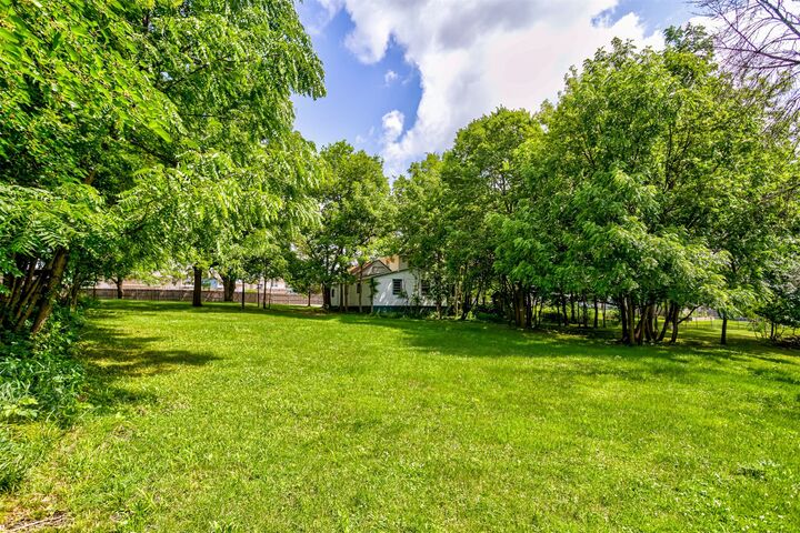 Property Photo: 213 S Wilmoth Avenue IA 50014