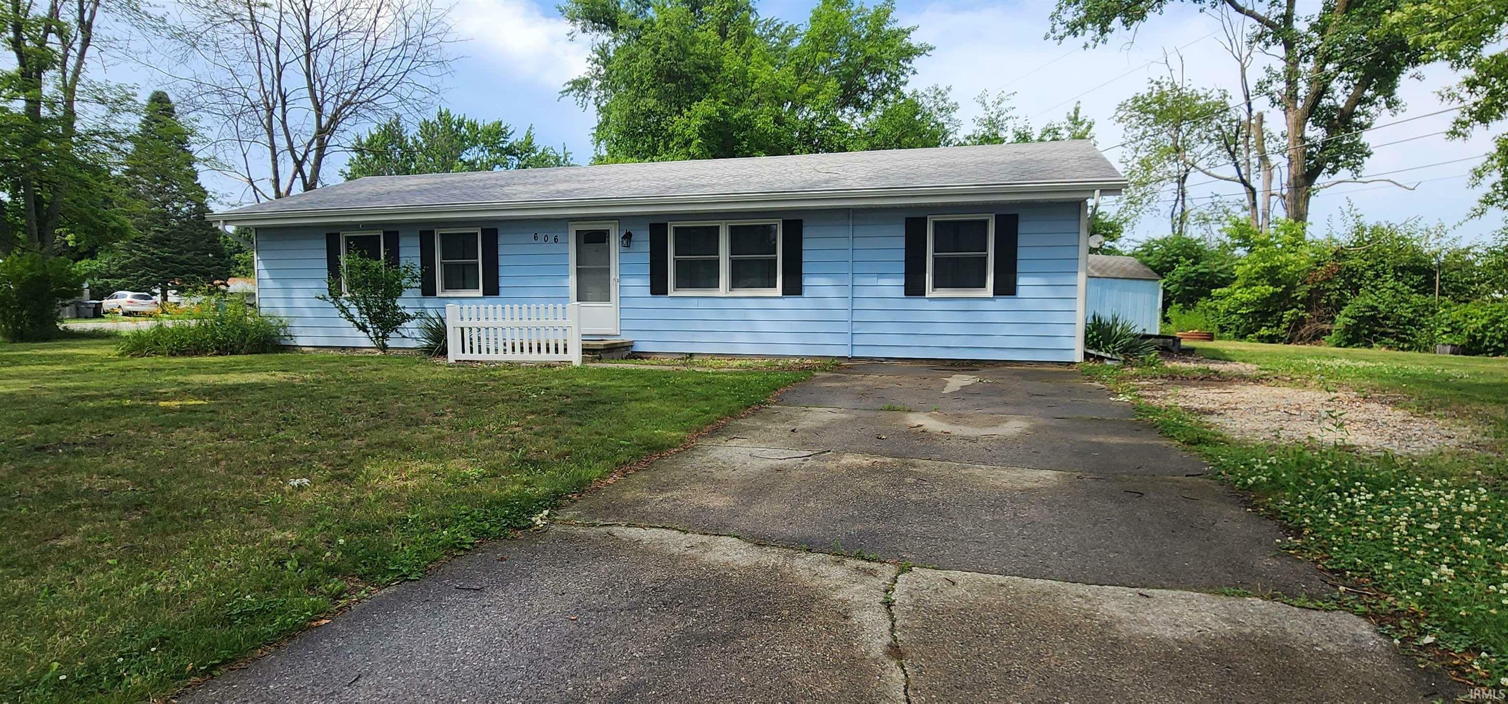 606 S Manor Drive  Syracuse IN 46567 photo