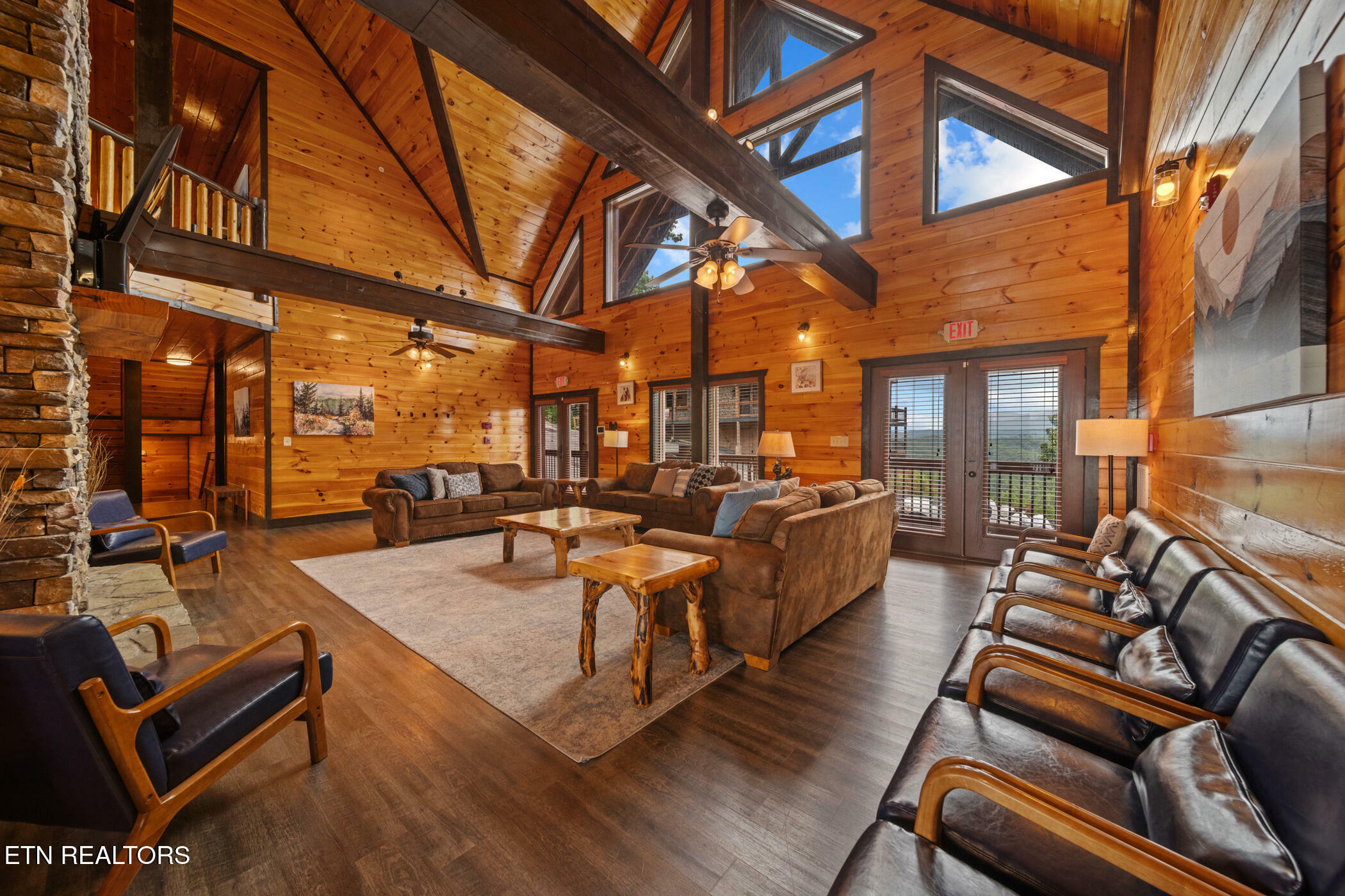 Property Photo: 4130 Sherwood Heights Way TN 37863