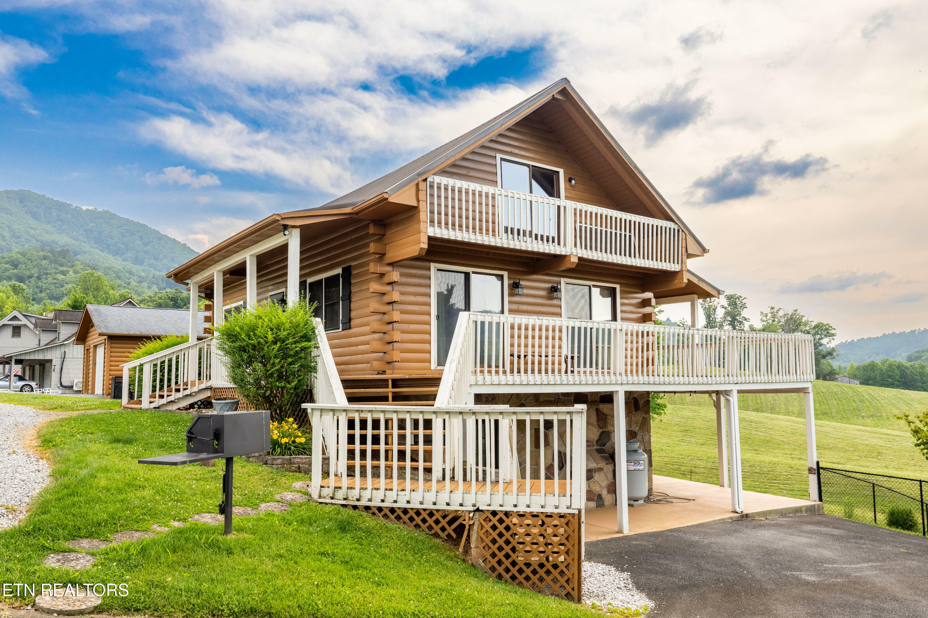 3433 Crockett Hill Lane  Sevierville TN 37862 photo