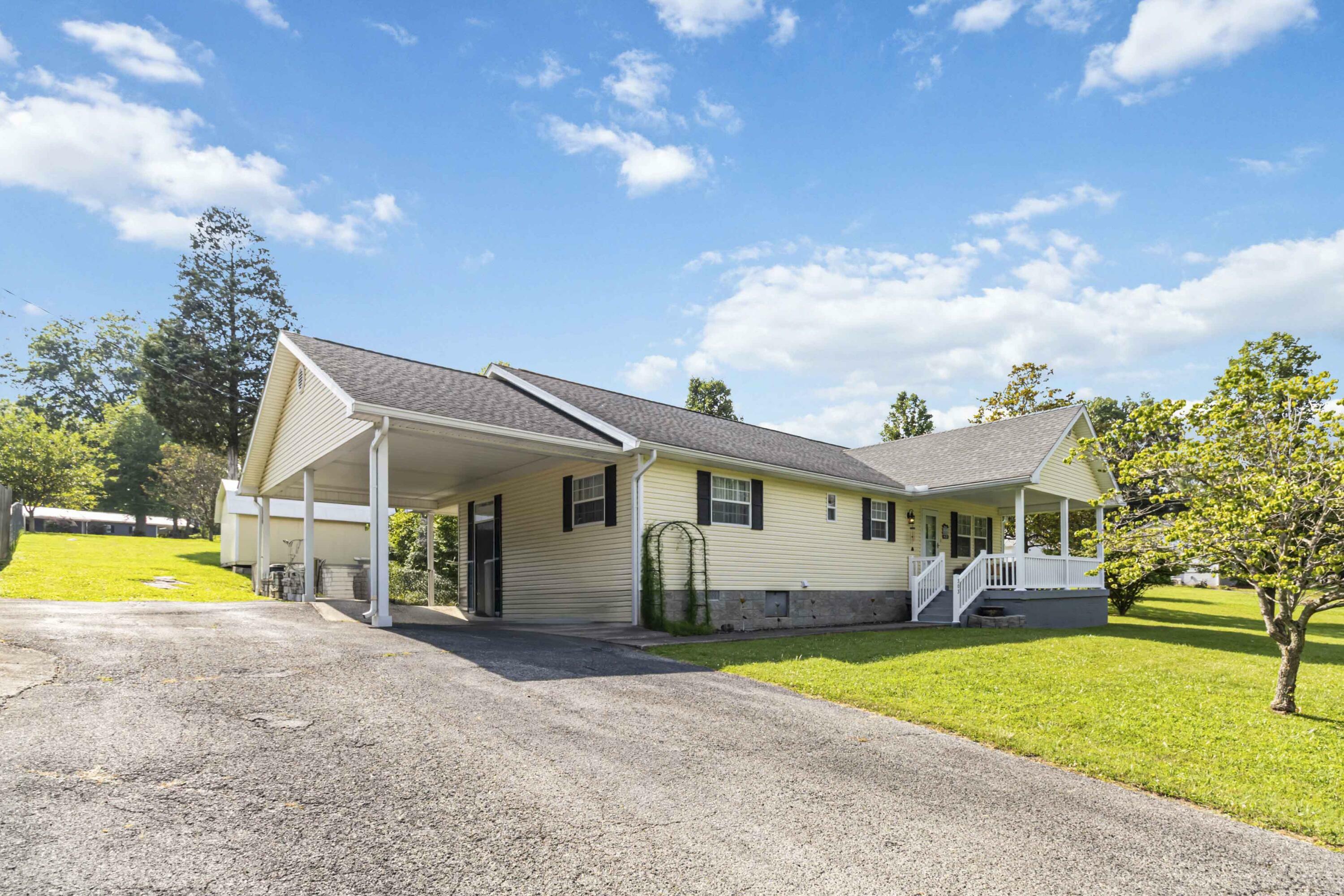 Property Photo: 303 Beauchamp Boulevard KY 42503