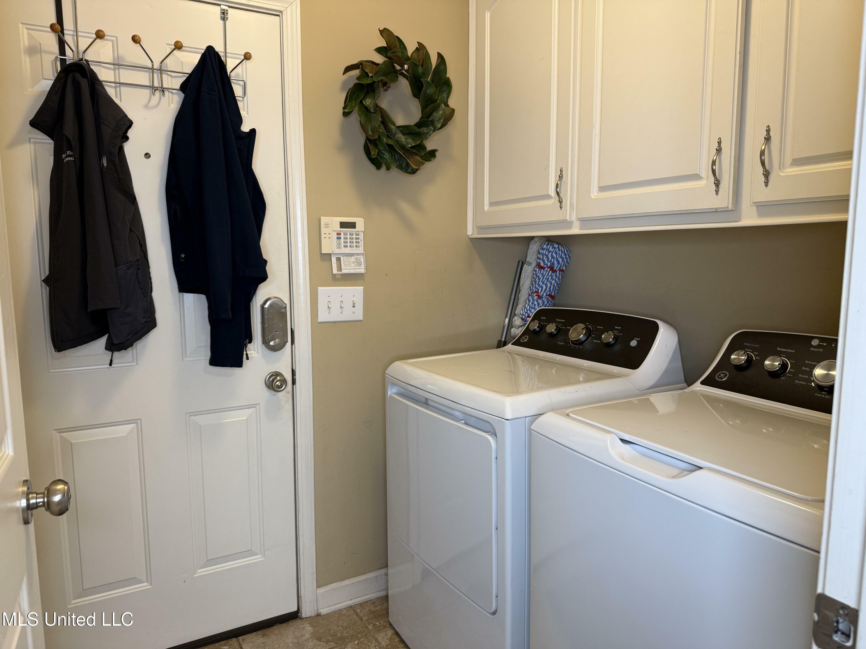 Property Photo: 210 Laurel Oak Cove MS 39047