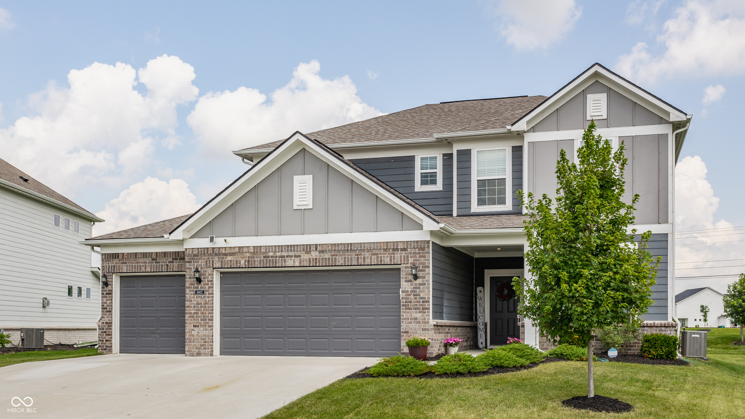 Property Photo: 6902 Diamondleaf Way IN 46112