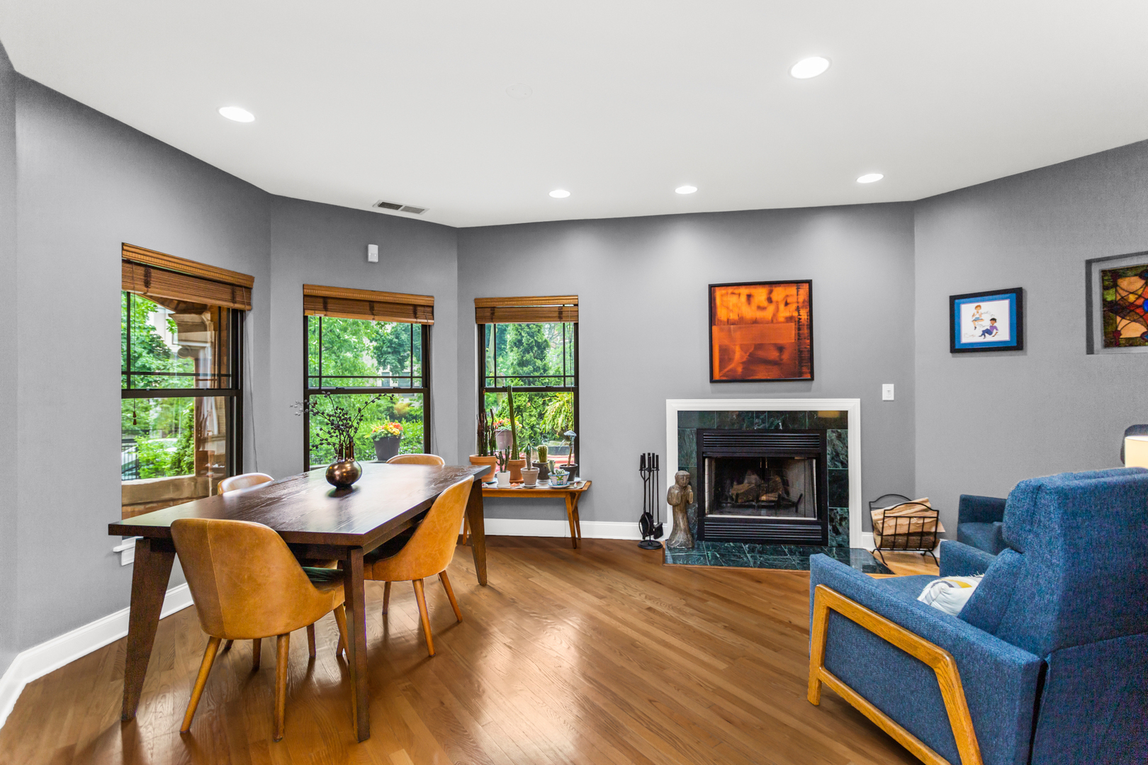 Property Photo: 4872 N Kenmore Avenue 1 IL 60640