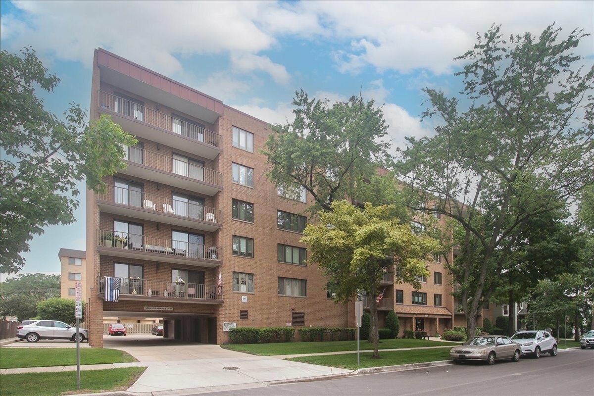 1454 Ashland Avenue 205  Des Plaines IL 60016 photo