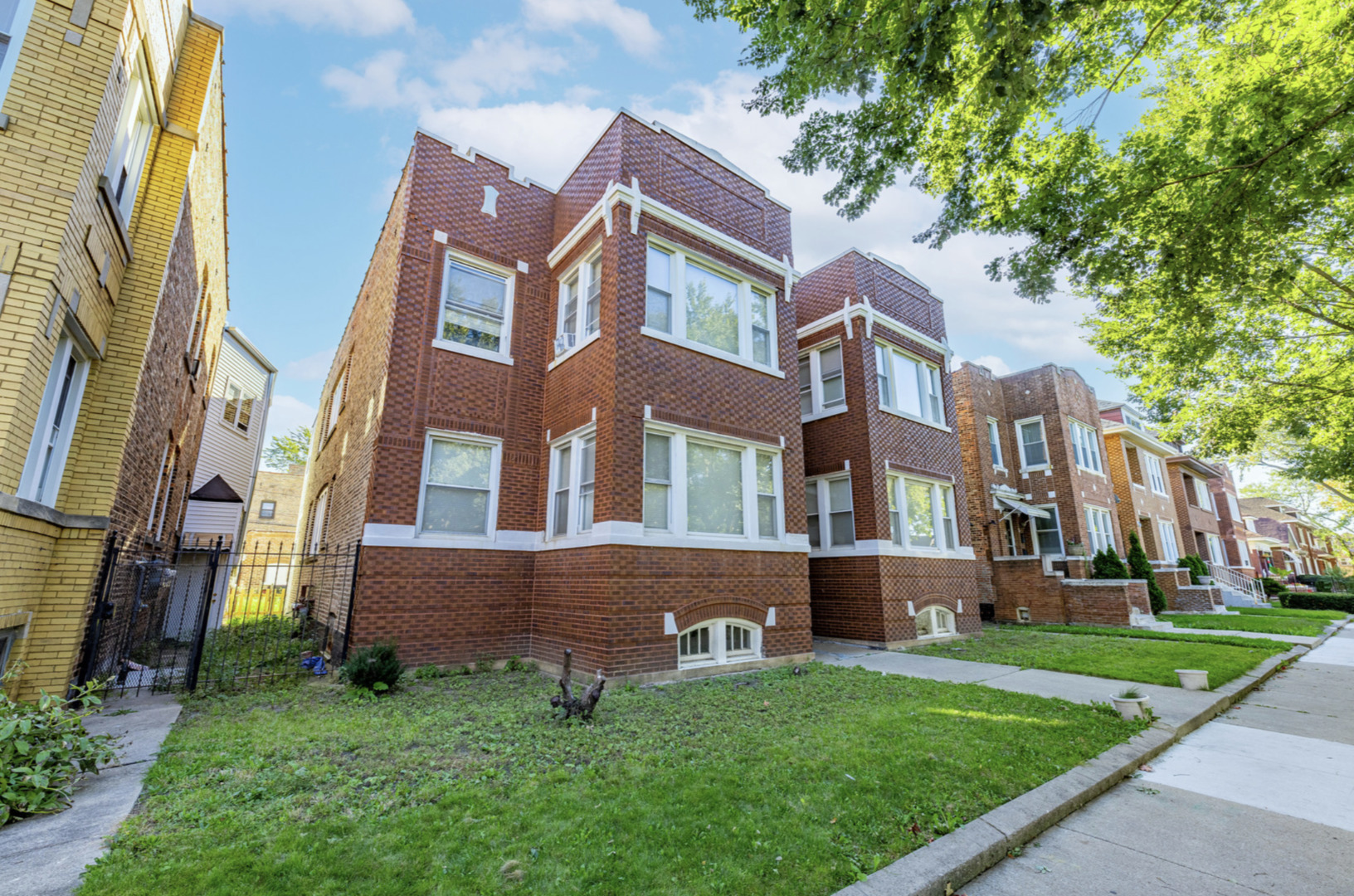 Property Photo: 6605 S Rockwell Street 2N IL 60629