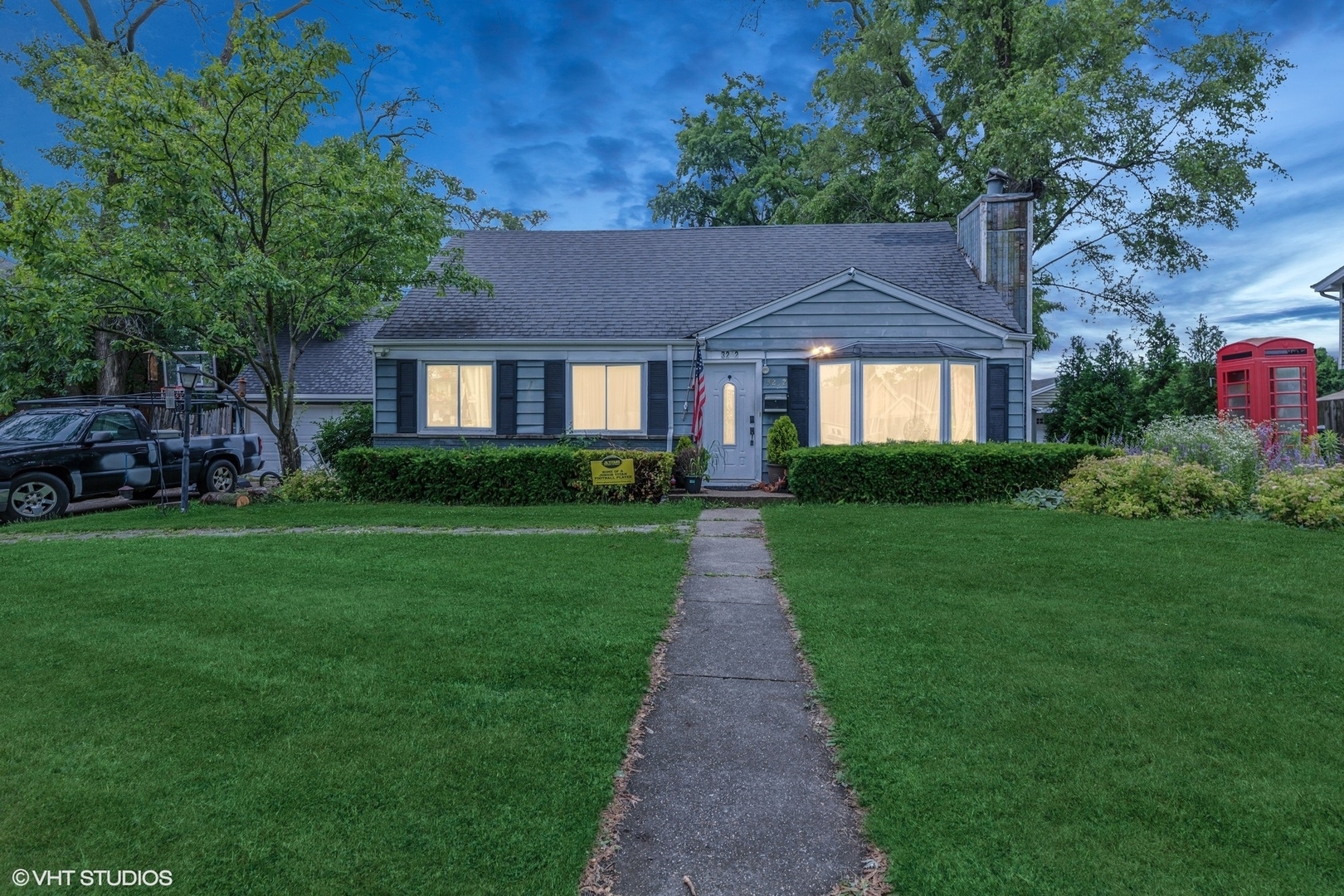 Property Photo: 3212 Lindenwood Lane IL 60025