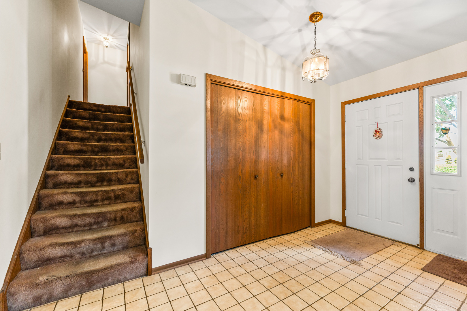Property Photo: 1707 Roosa Lane IL 60007