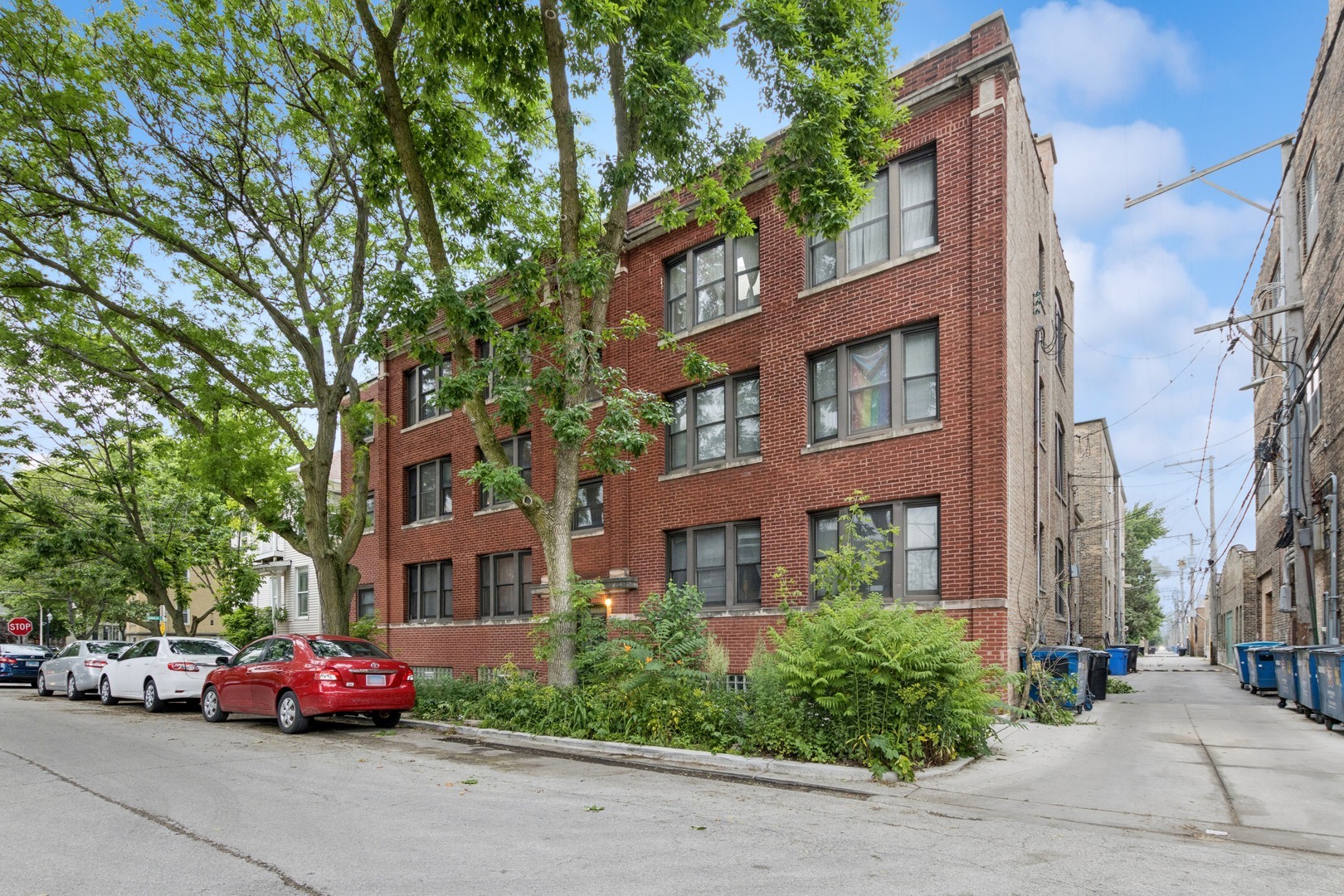 Property Photo: 1214 W Early Avenue 1E IL 60660