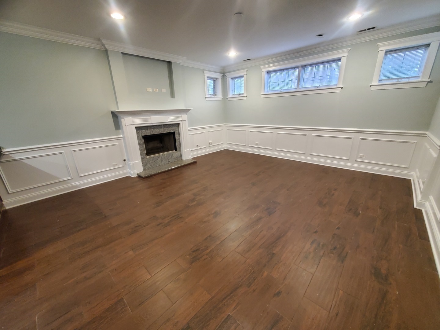 Property Photo: 2116 W Arthur Avenue 1 IL 60645
