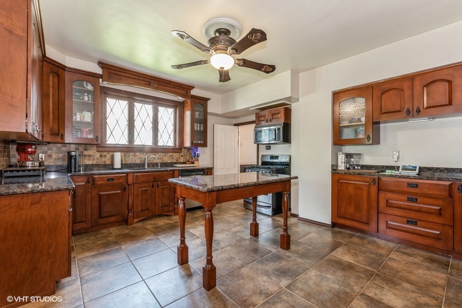 Property Photo: 204 E 5th Street IL 60441