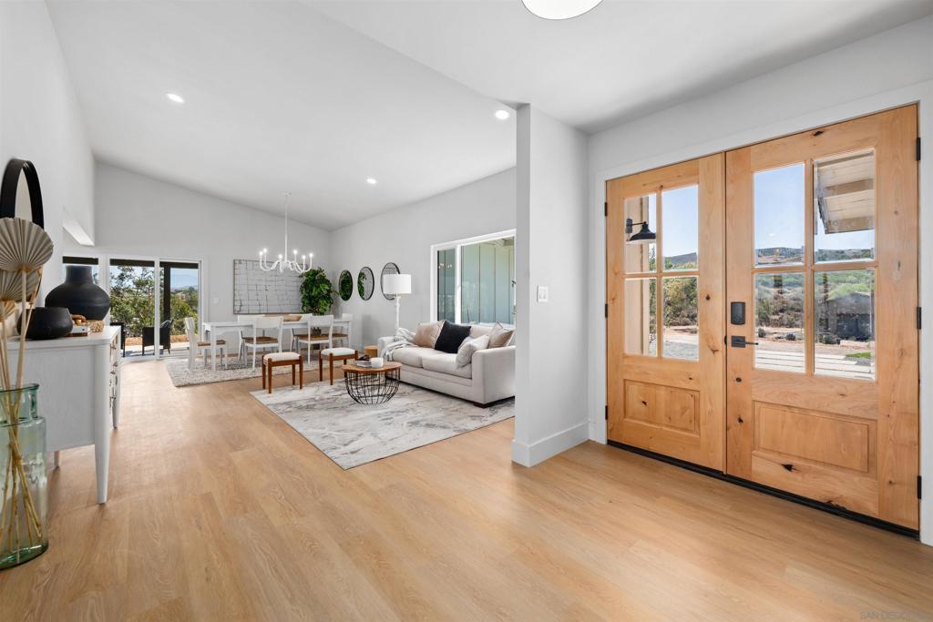 Property Photo:  37285 Avenida Bravura  CA 92592 