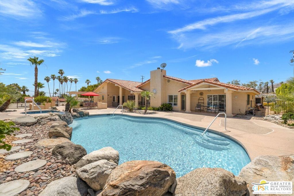 Property Photo: 600 W Via Escuela CA 92262