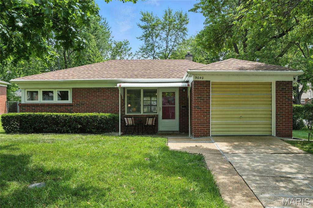 Property Photo: 9040 Guthrie Avenue MO 63134