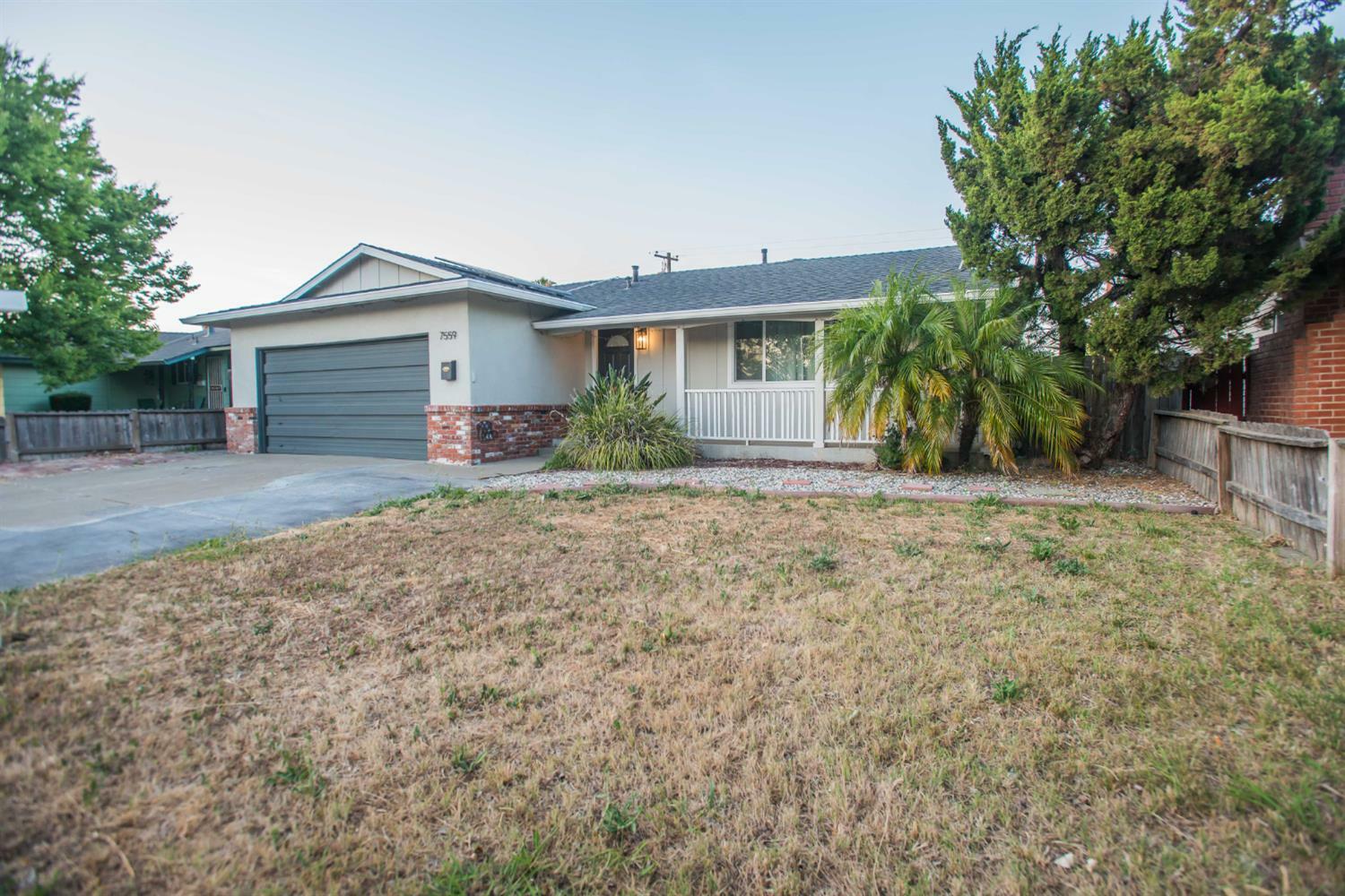 Property Photo: 7559 Thorpe Way CA 95822