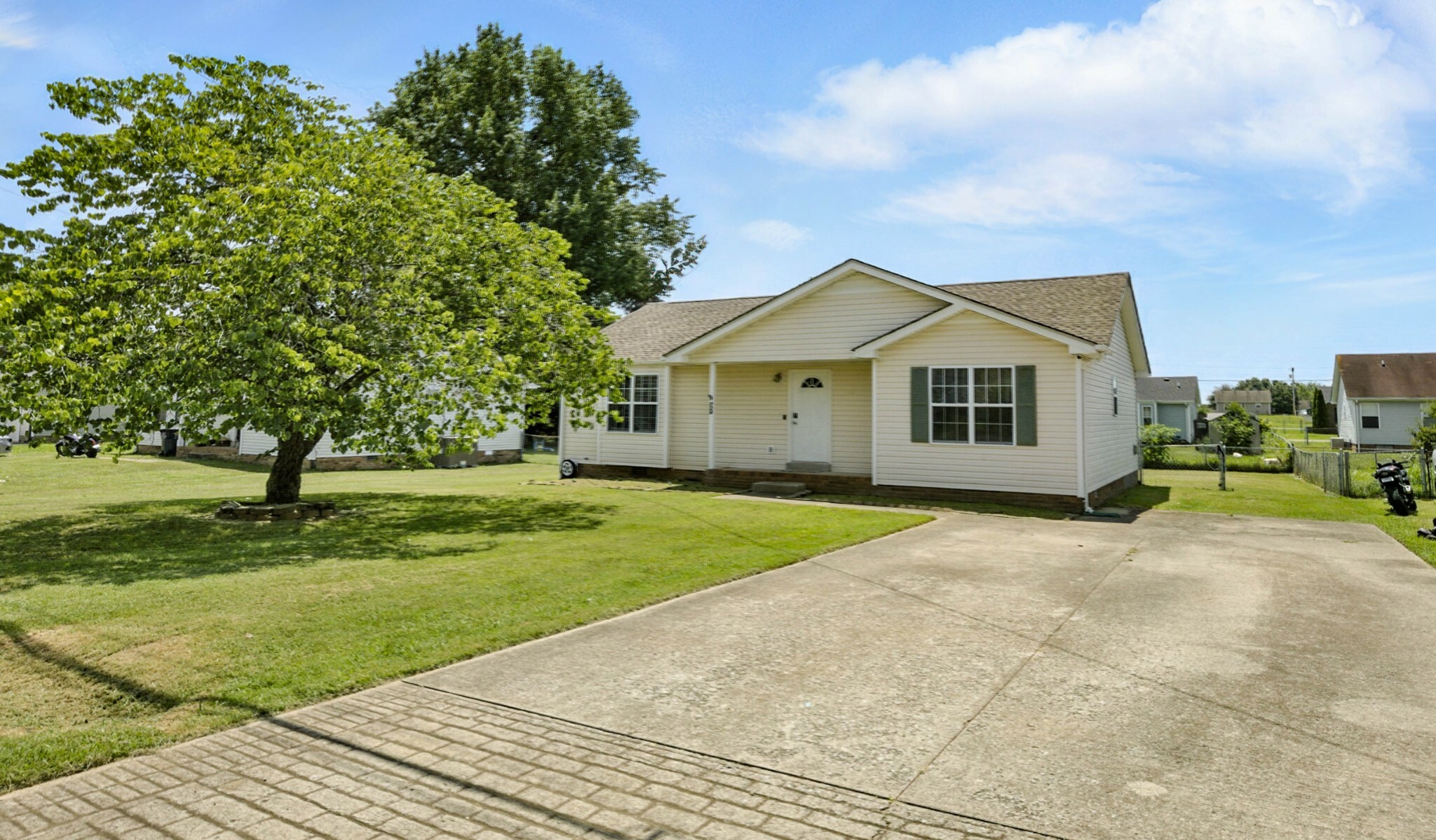 Property Photo: 724 Carbondale Dr KY 42262