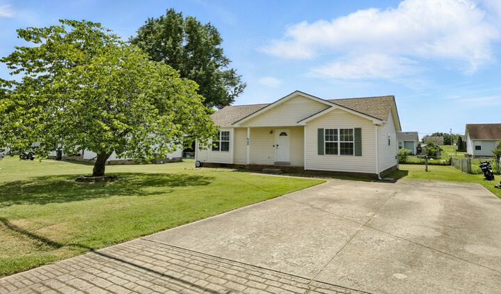 Property Photo: 724 Carbondale Dr KY 42262