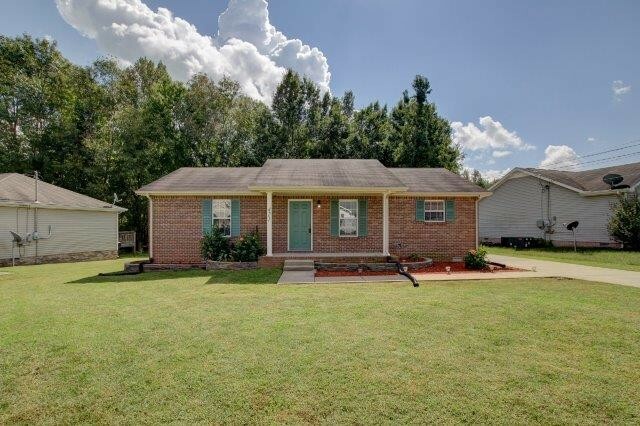 Property Photo: 421 Woodale Dr TN 37042
