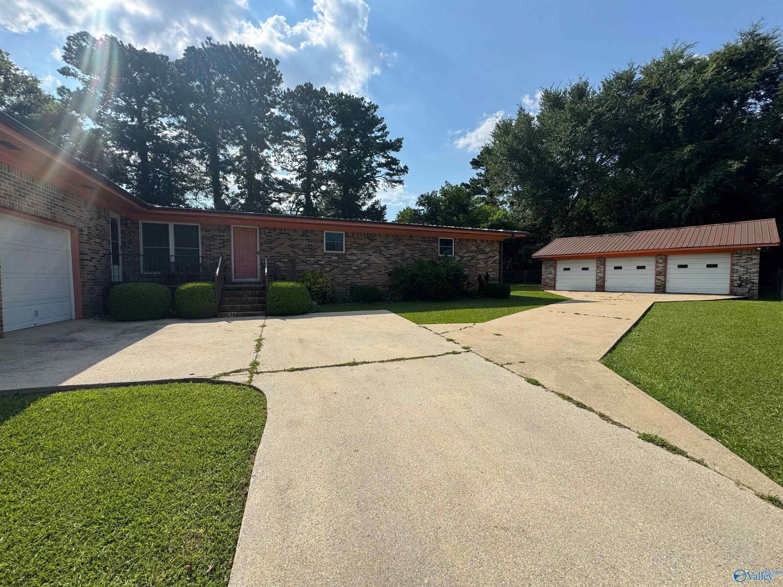 Property Photo:  201 Tuskegee Circle  AL 35903 