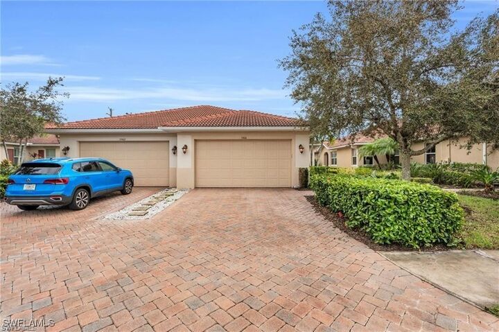 Property Photo:  13406 Kent Street  FL 34109