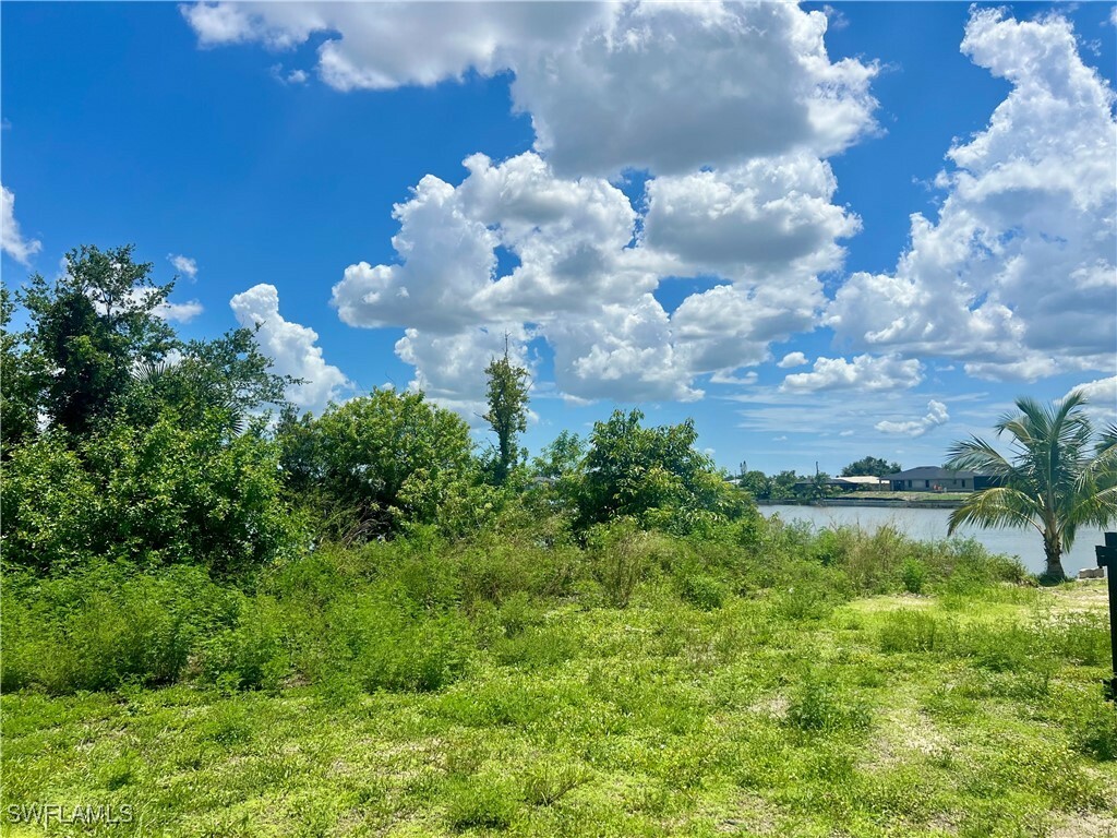 Property Photo: 1516 NE 13th Street FL 33909