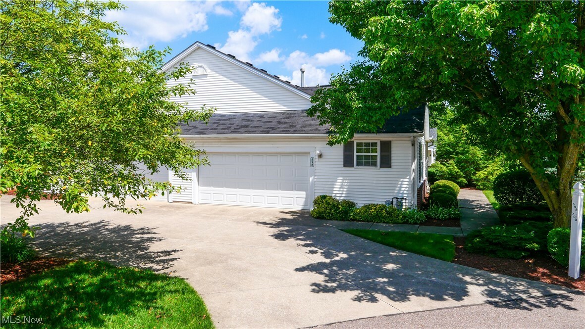 Property Photo: 698 Gold Leaf Court OH 44241