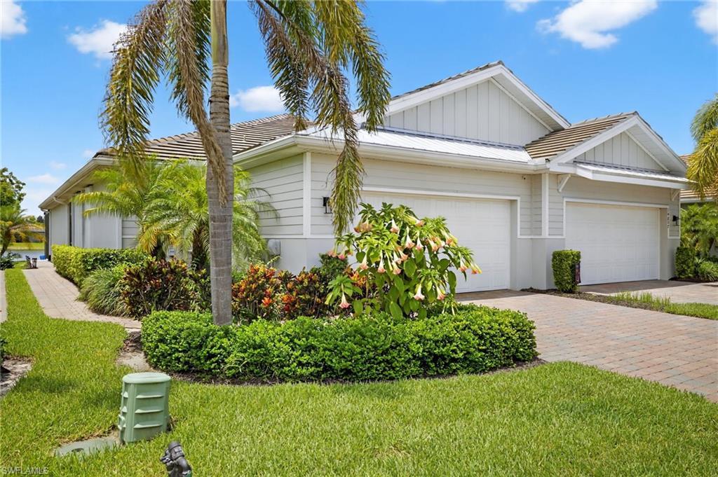 Property Photo: 14803 Edgewater Cir FL 34114
