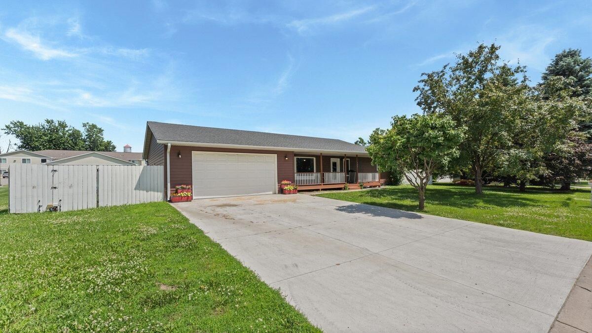 Property Photo: 540 Western Avenue N MN 55389