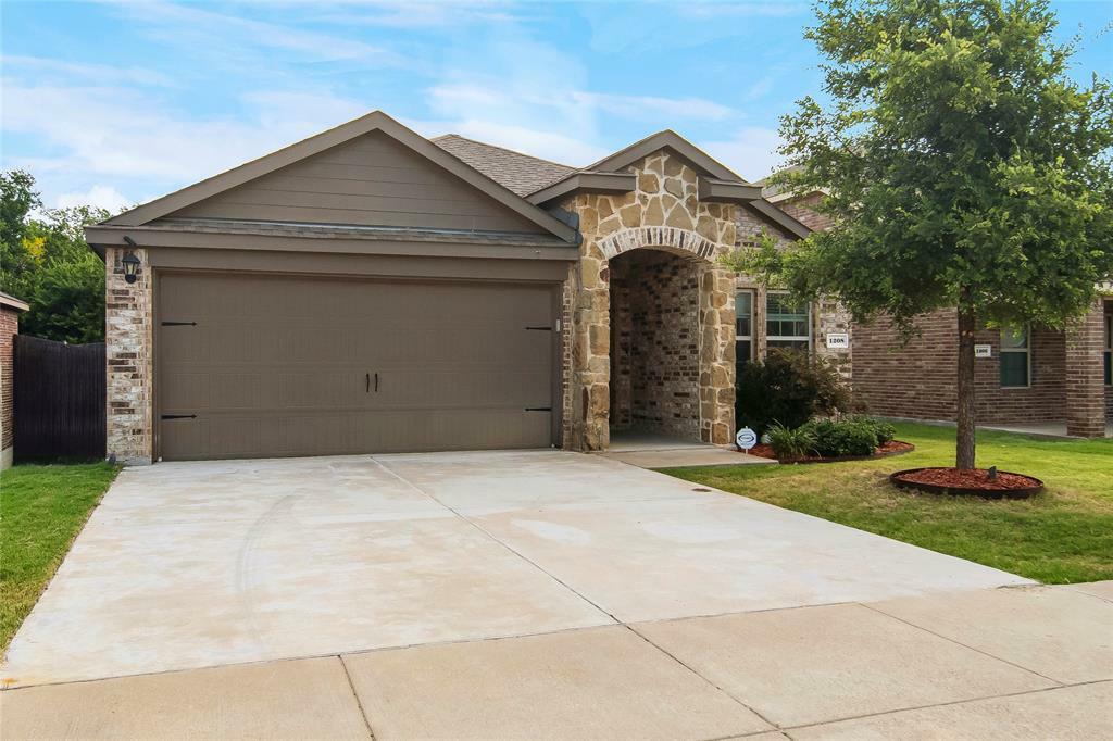 Property Photo: 1208 Bronze Lane TX 75407