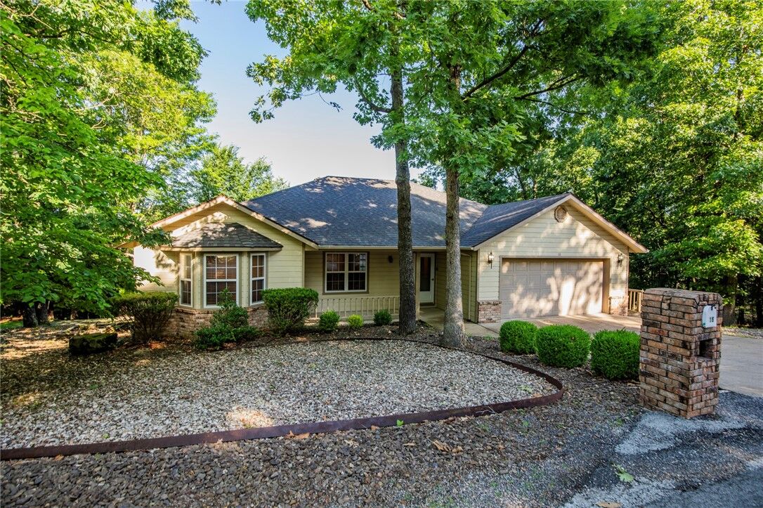 Property Photo:  16 Penrith Drive  AR 72714 