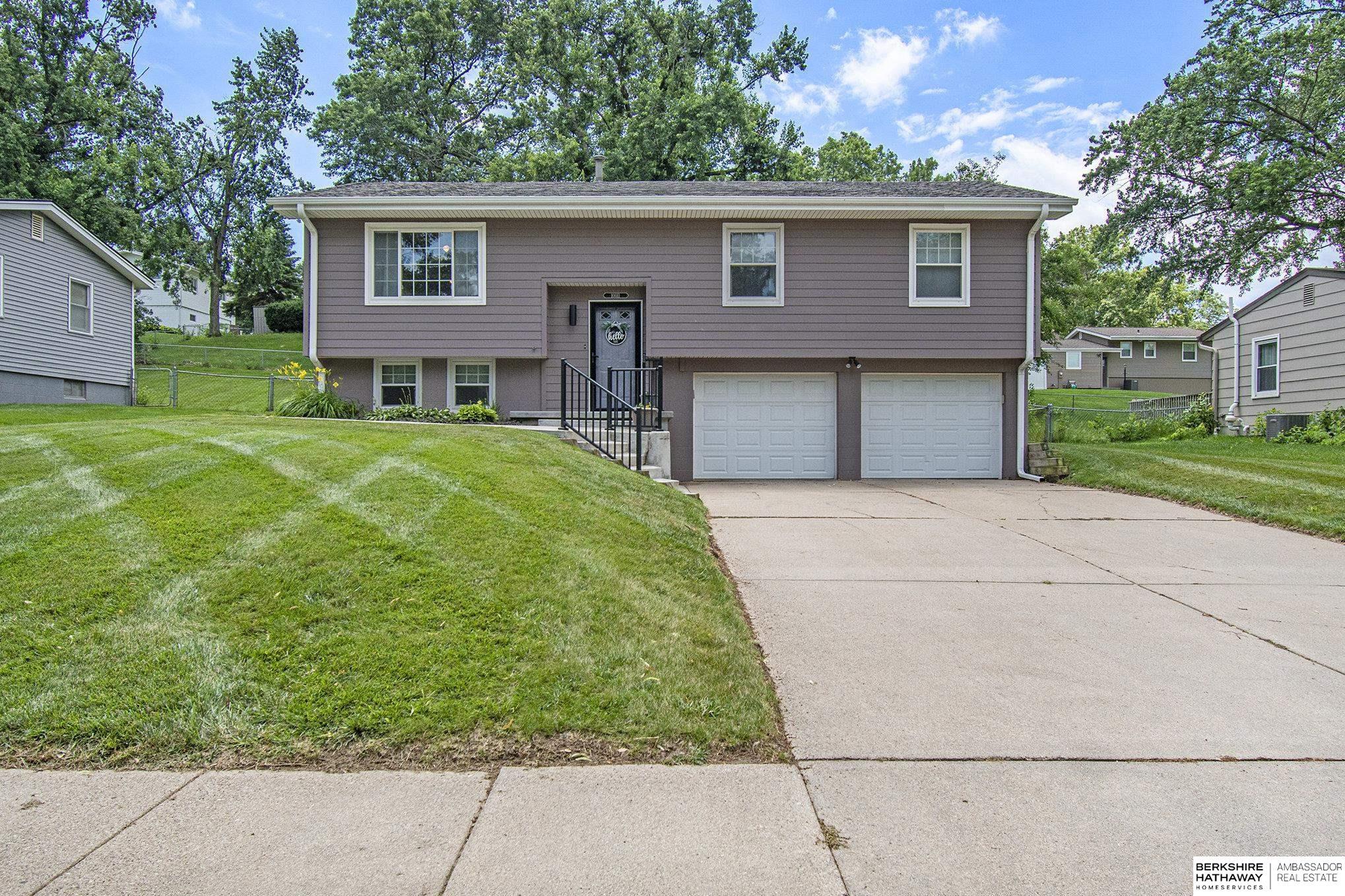 Property Photo: 10011 Pratt Street NE 68134