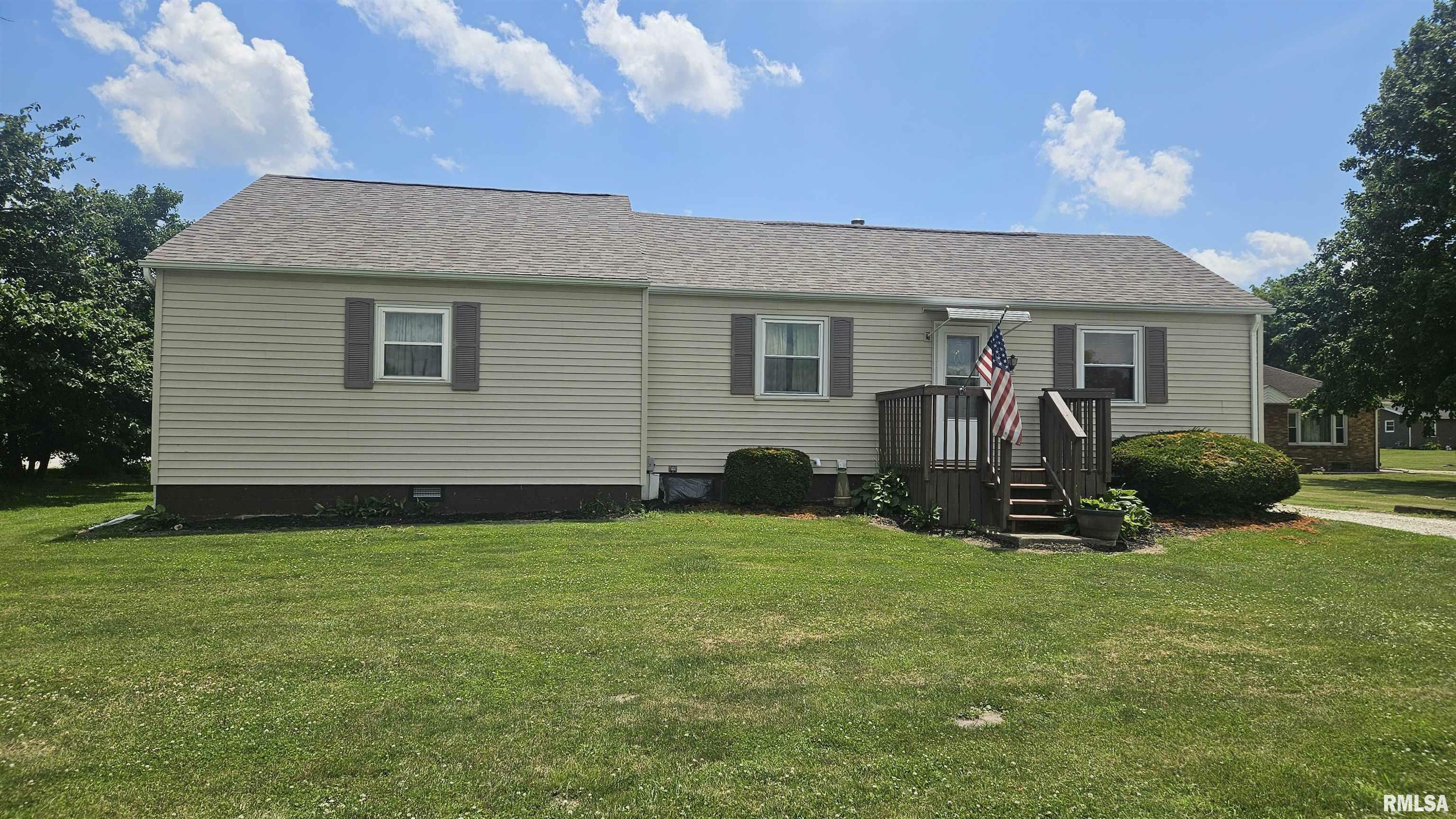 Property Photo: 1050 W Hickory IL 61520