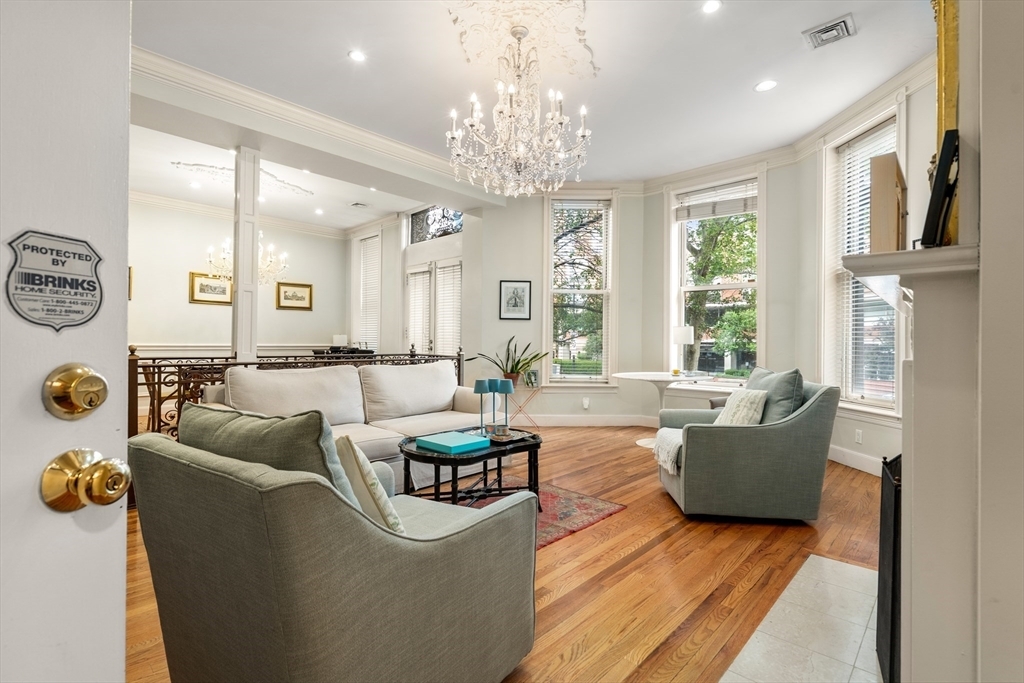 Property Photo: 341 Beacon 2F MA 02116