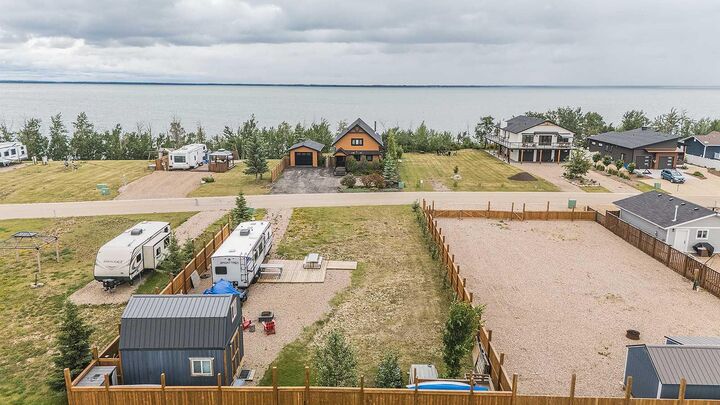 13 Marina Crescent — photo 1