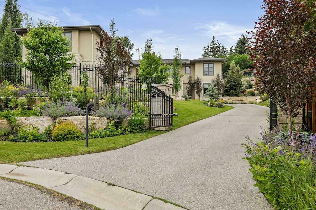 Property Photo:  215 Patton Court SW  AB T2V 5G4 
