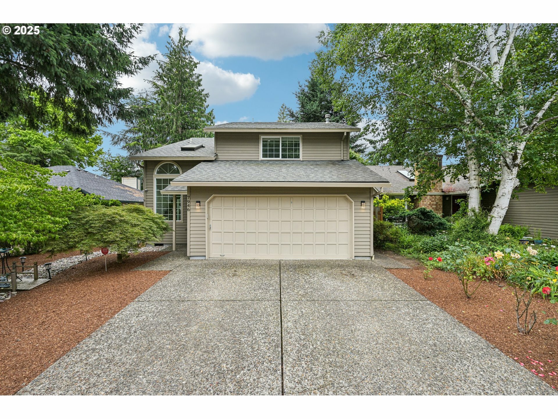 Property Photo: 7946 SW Churchill Way OR 97224