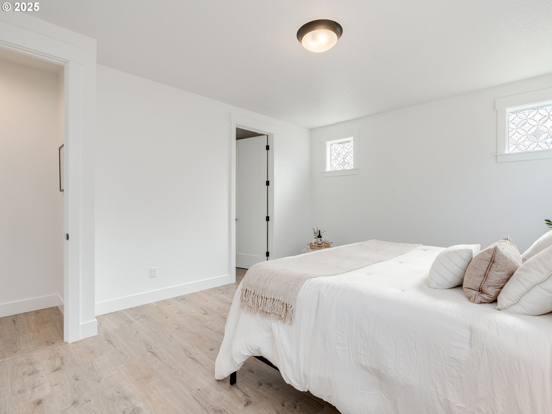 Property Photo:  915 SE 35th St  WA 98604 