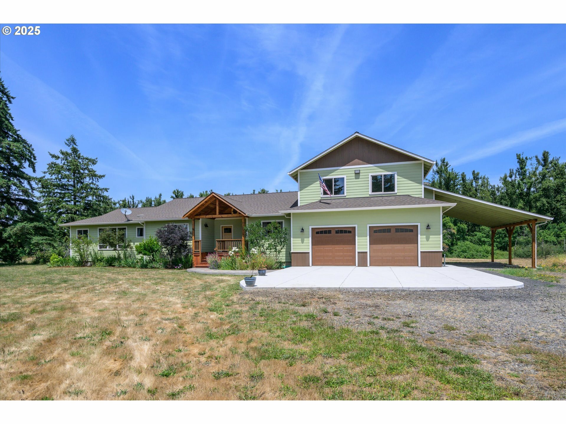 Property Photo: 37381 Riverside Dr OR 97455