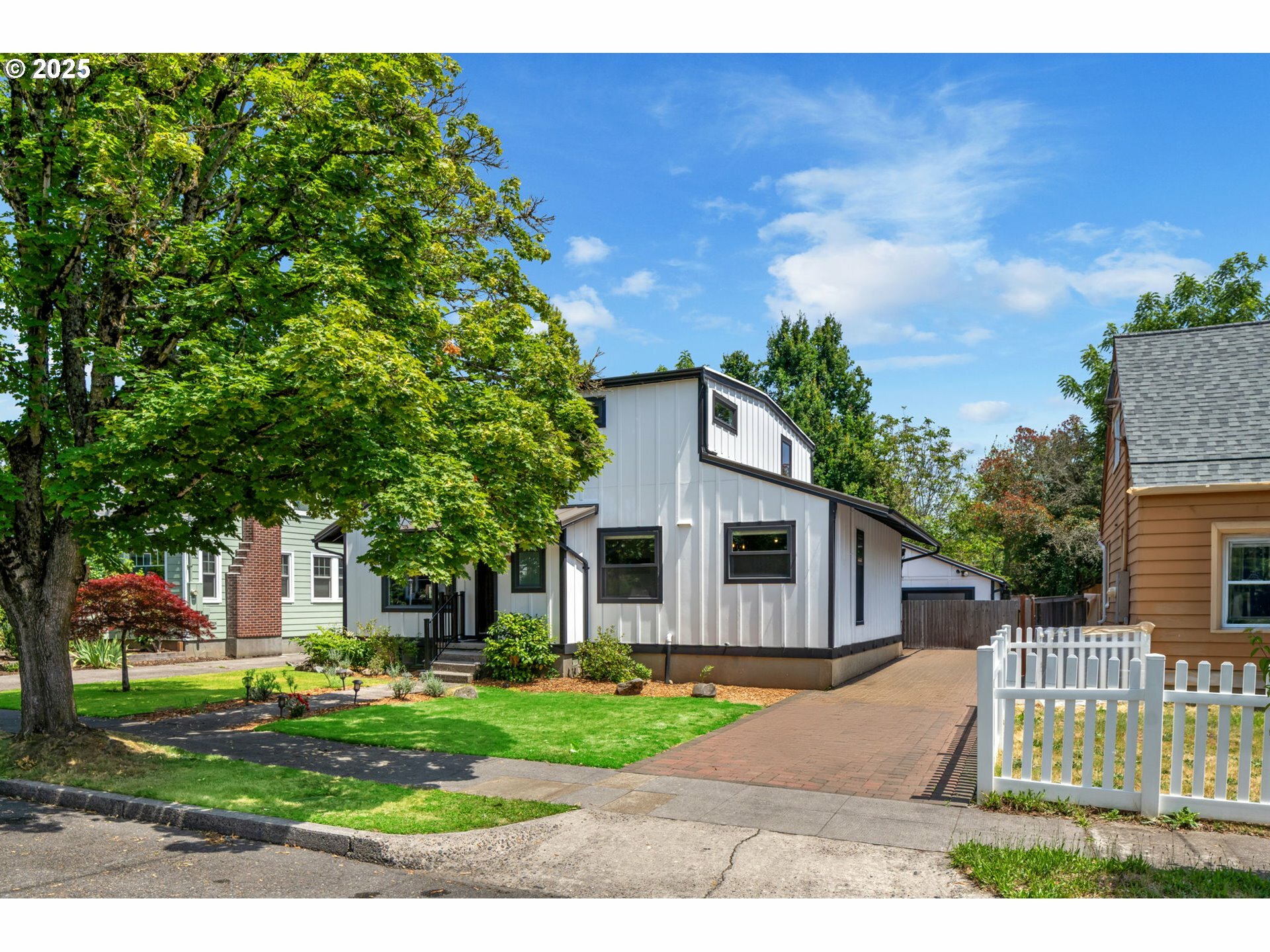 Property Photo:  6126 SE 23rd Ave  OR 97202 
