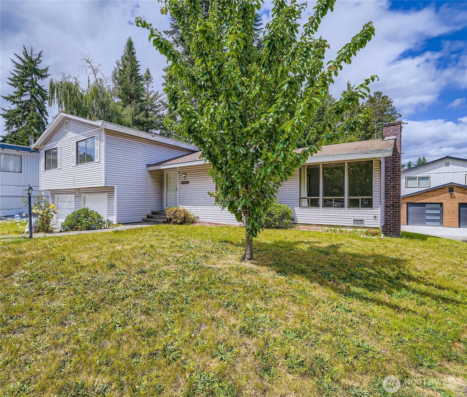 Property Photo: 2708 NE 106th Place WA 98125