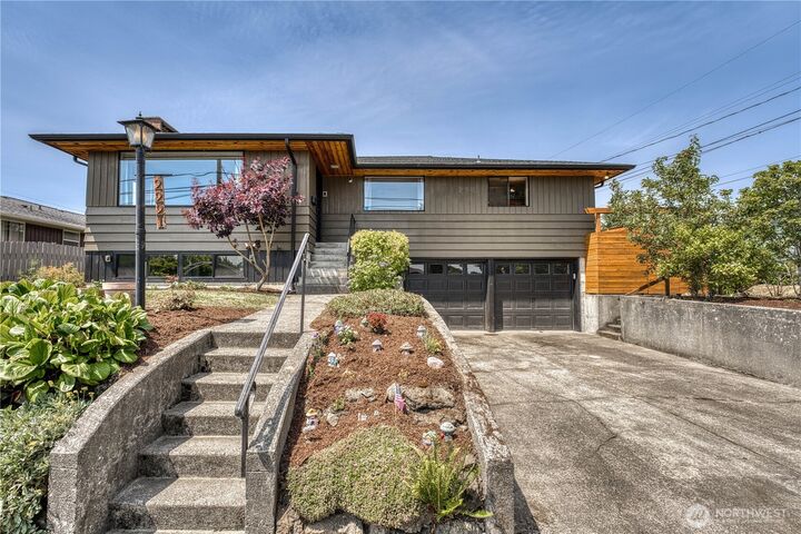 Property Photo:  2221  Trenton Avenue  WA 98310 