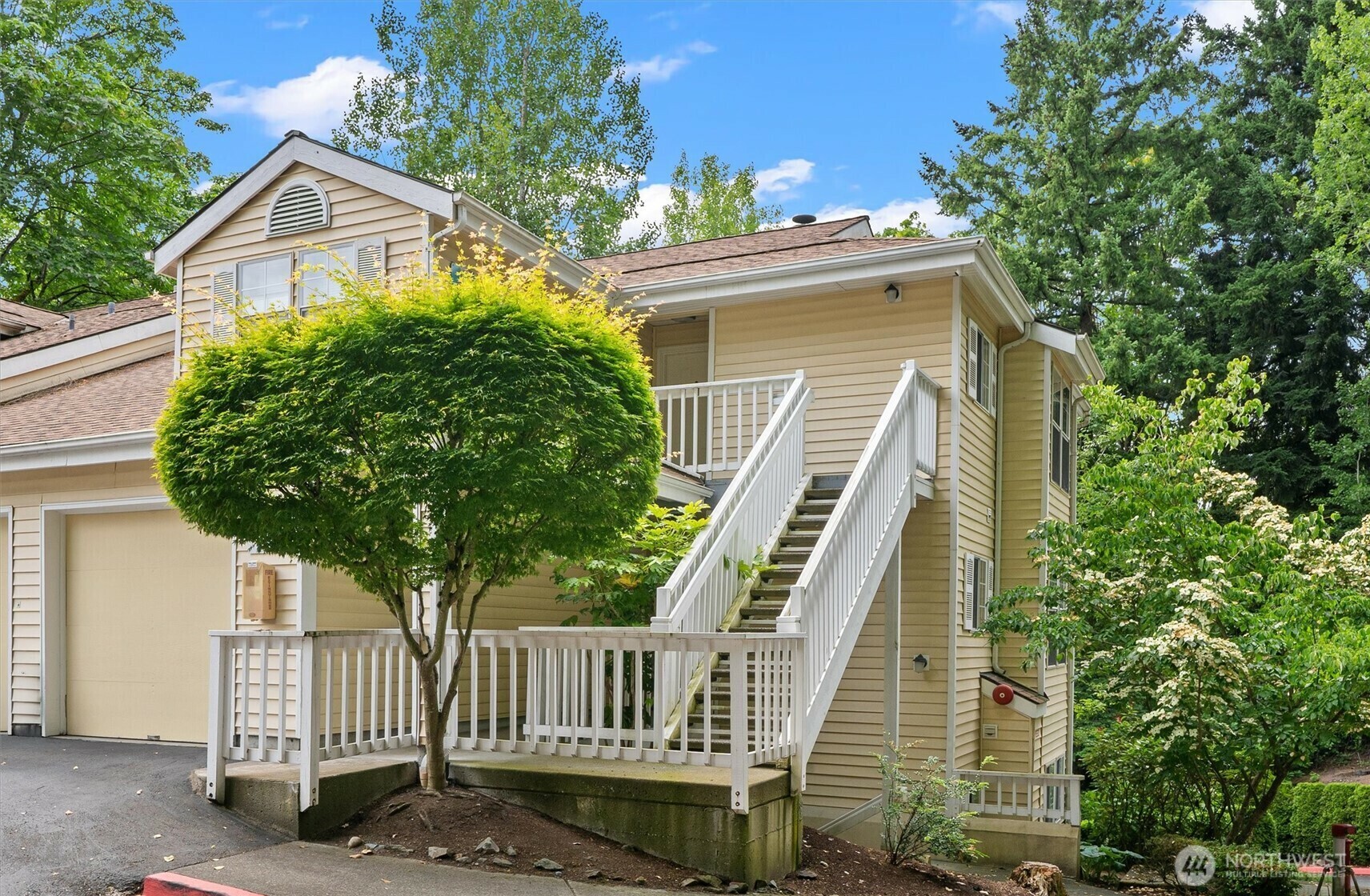Property Photo: 2540 118th Avenue SE 202 WA 98005