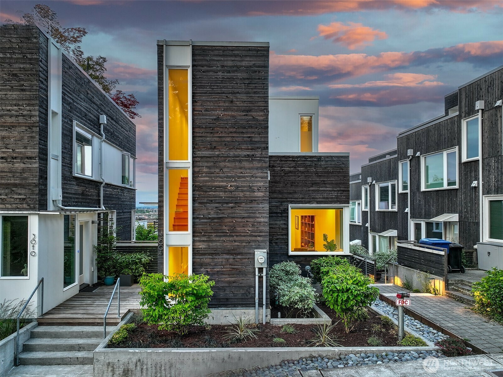 Property Photo: 3004 5th Avenue W WA 98119