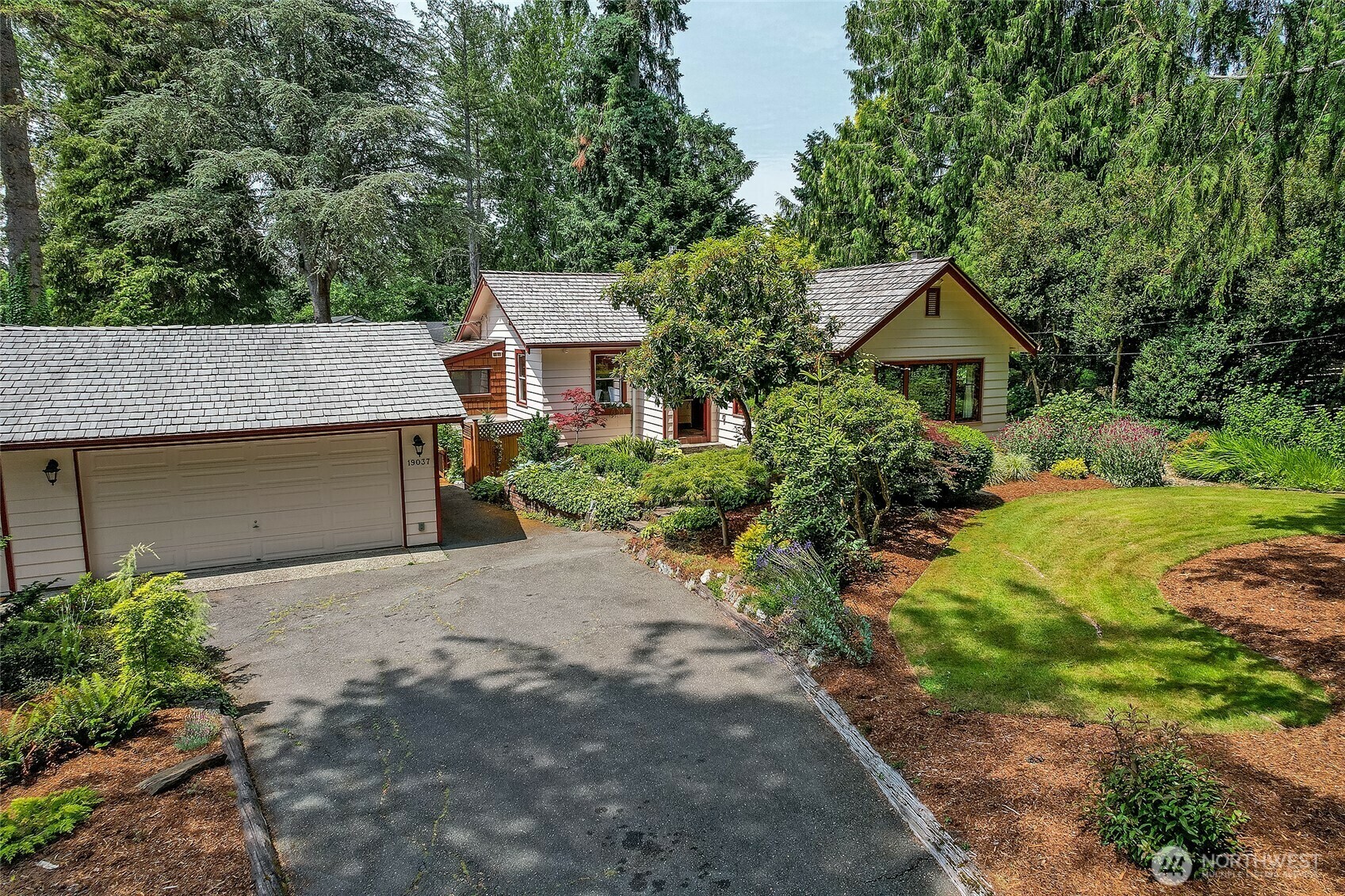 19037  37th Avenue NE  Lake Forest Park WA 98155 photo