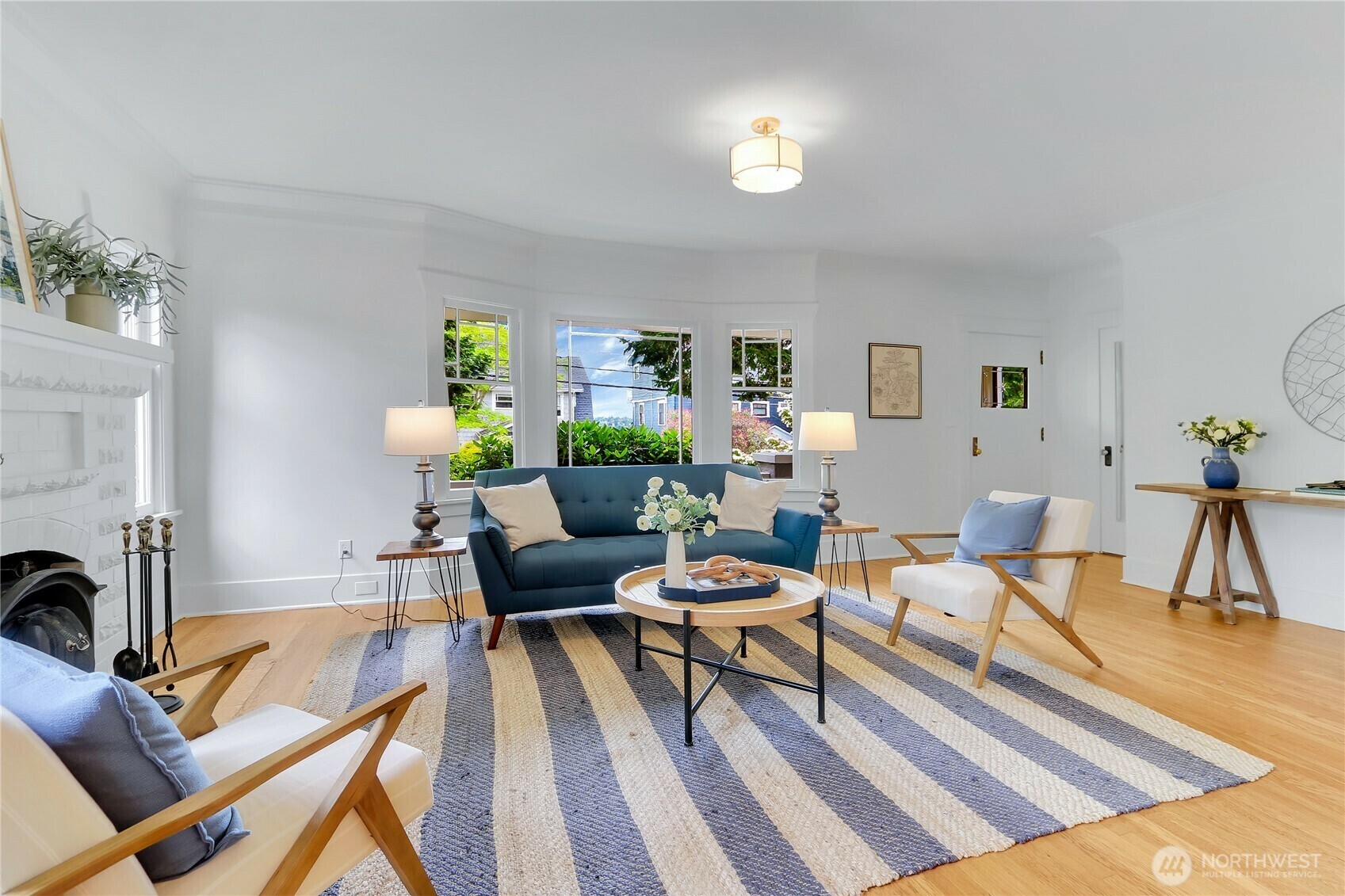 Property Photo: 1523 4th Avenue N WA 98109