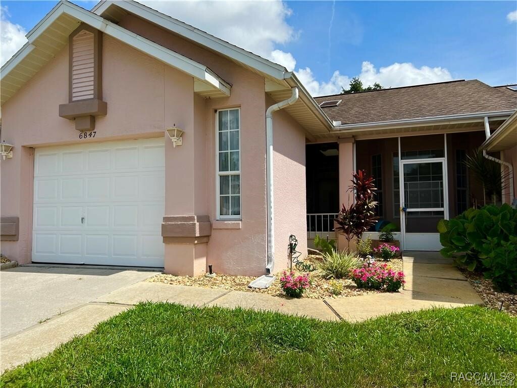 Property Photo: 6847 E Queensbury Lane FL 34452